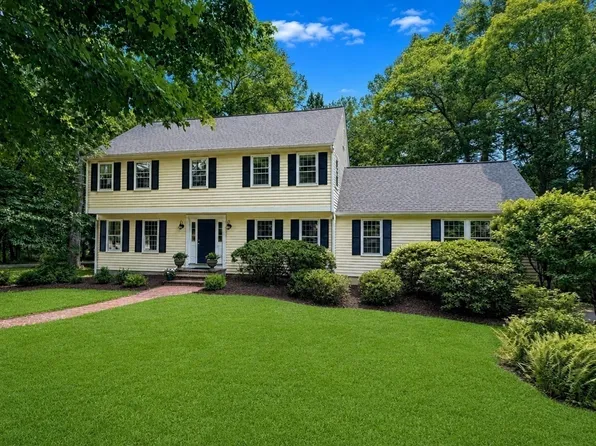 112 Wood End Ln, Medfield, MA 02052