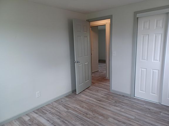 3rd image of 3850 Halsey Pl