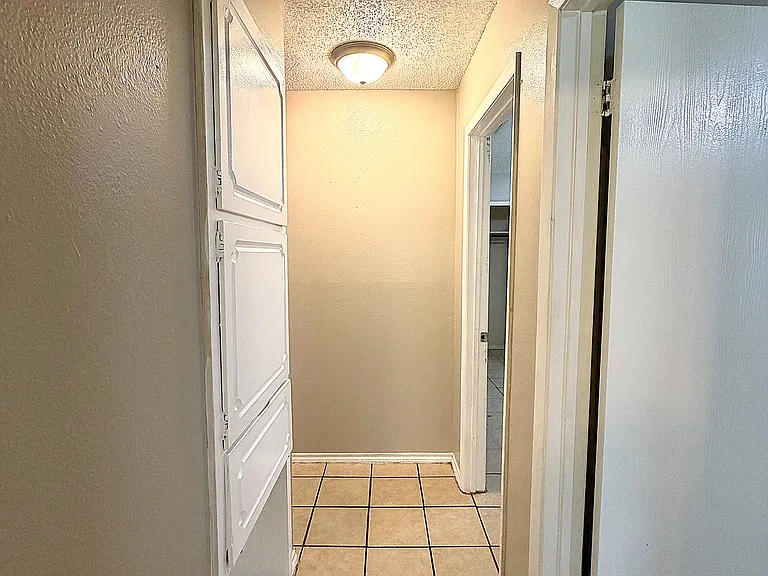2105 Coach Dr — Photo 11