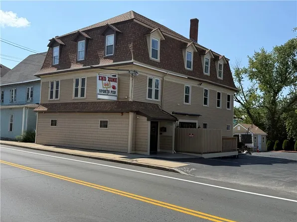 958 Mendon Rd, Cumberland, RI 02864