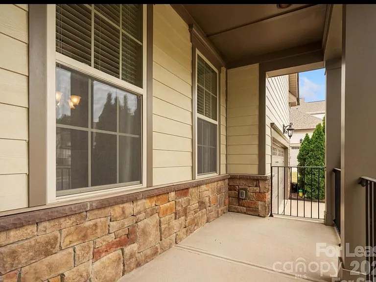 1719 Sutter Creek Dr — Photo 2