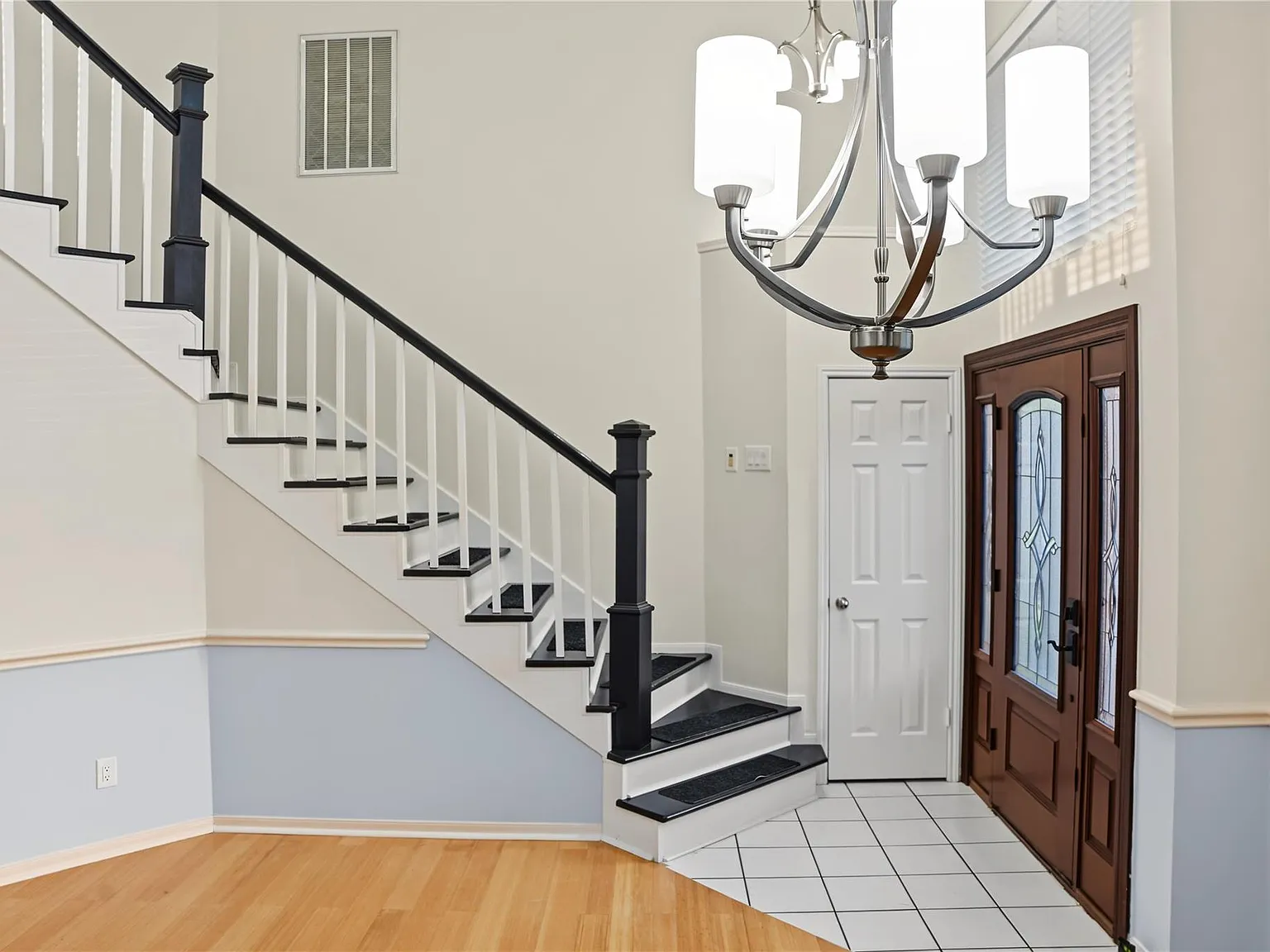 4 bed, 3.5 bath, 2750 sqft, $2,400 — Photo 4