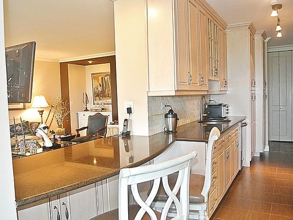 3rd image of 26910 Grand Central Pkwy APT 26H