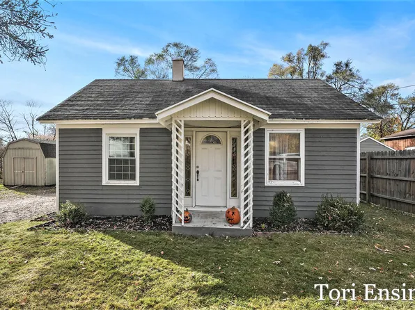 1117 S Bracy Ave, Greenville, MI 48838