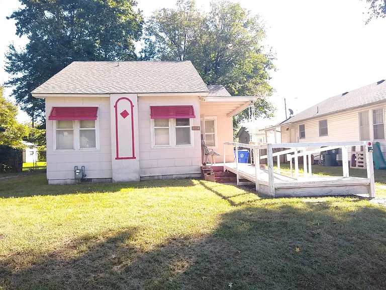 1154 Walnut St — Photo 1