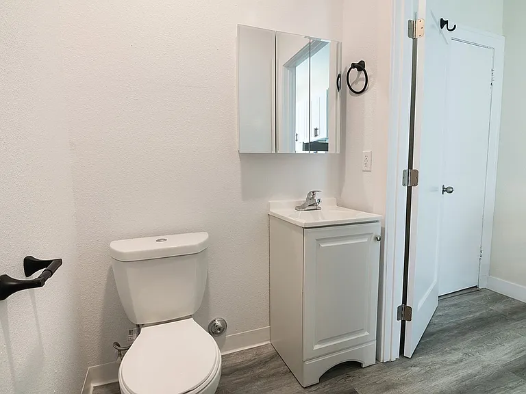 27th Street Studios and One Bedrooms — Photo 21