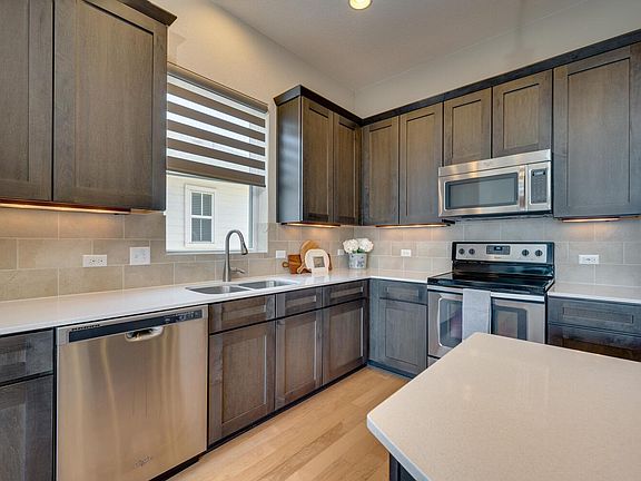 5th image of 4013 Briones St