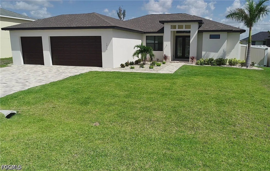 4 bed, 2.0 bath, 1832 sqft, $3,700 — Photo 1