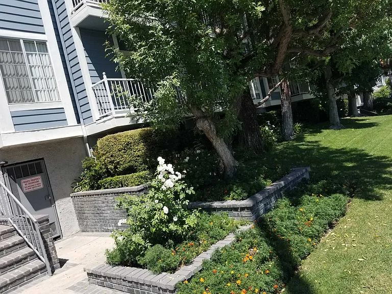 Sherman Way — Photo 3