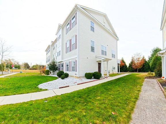 2nd image of 33 Mountie Ln