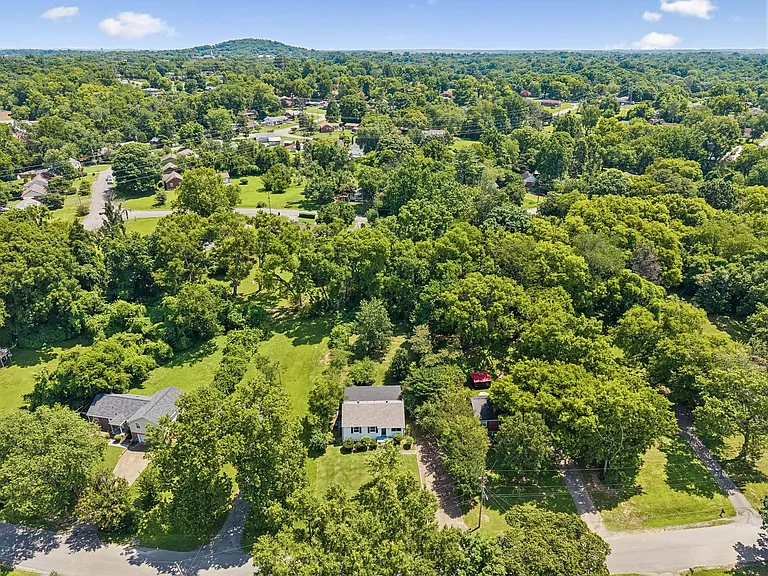 2208 Larimore Dr — Photo 16