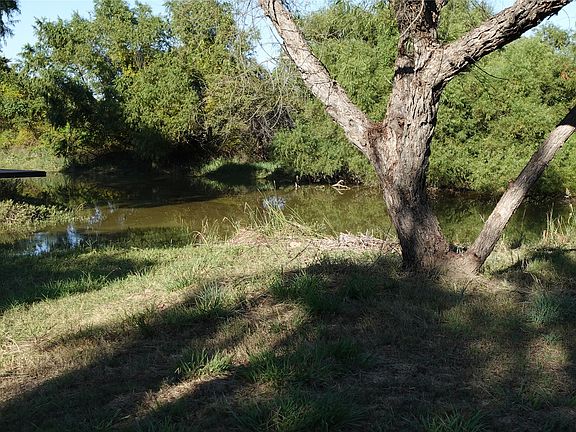 4th image of 300 Hogg Creek Rd