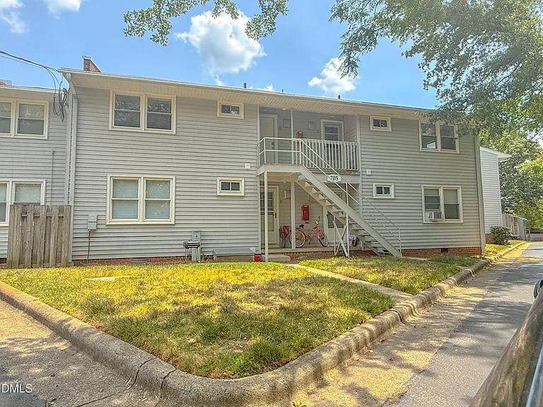 705 Daniels St #C — Photo 9