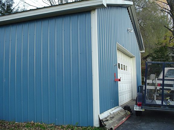 32x40 garage w/electric 