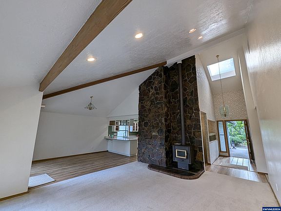 2nd image of 516 Sunwood Dr NW