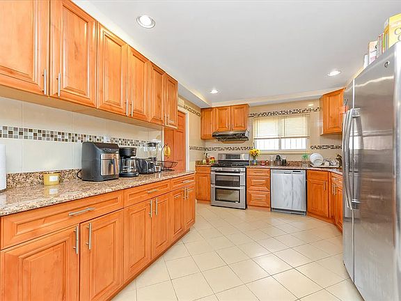 5th image of 153-35 Sapphire St