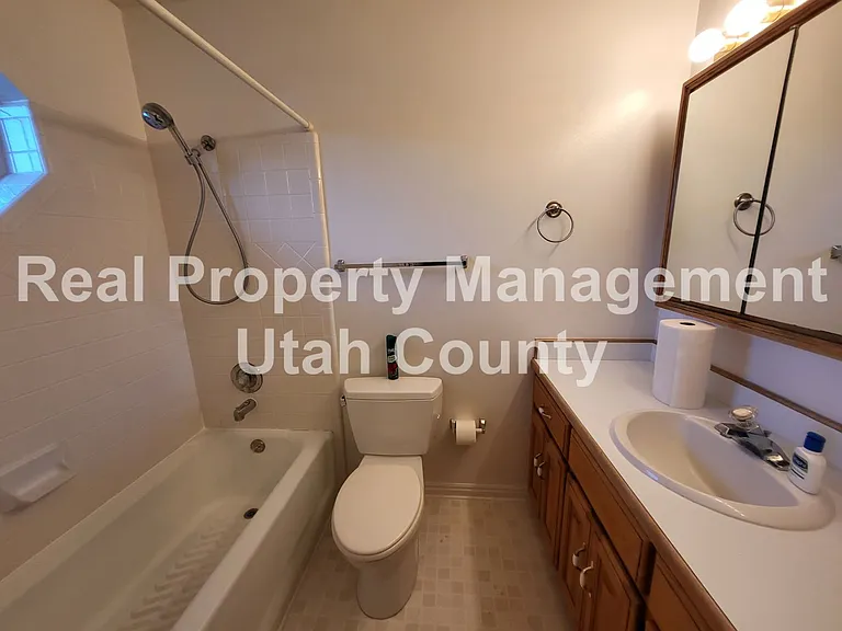572 S 1750 E — Photo 16
