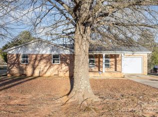 2888 Robinson Rd, Newton, NC 28658