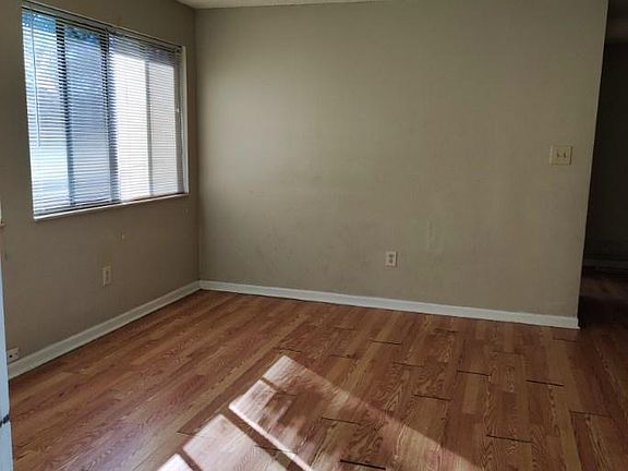 2nd image of 1895 Old Vineland Rd APT D