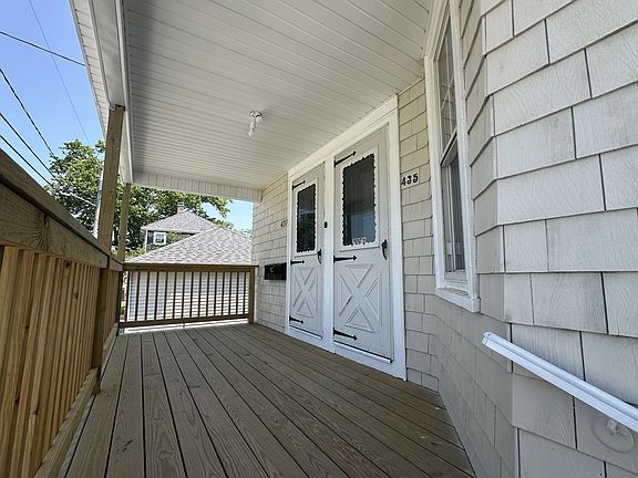2nd image of 435 Stetson St