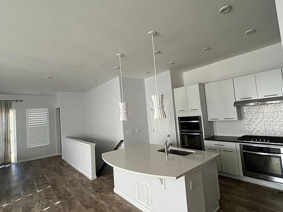 3rd image of 1733 Pioneer Cir