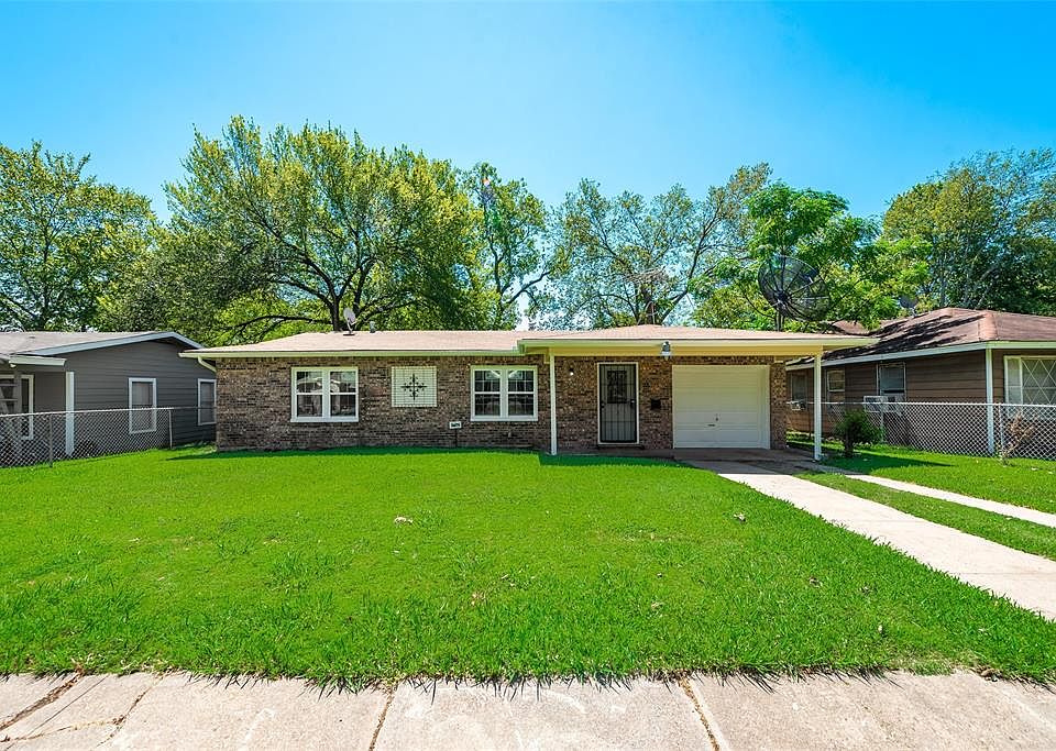 1st image of 2718 E Ann Arbor Ave