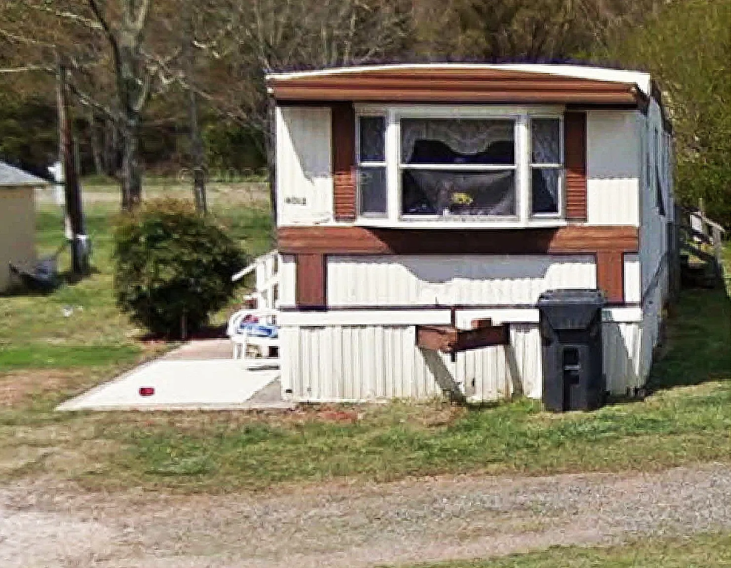 4013 Pine Rd — Photo 1