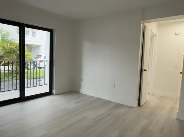 635 SW 7th Ct, Miami, FL