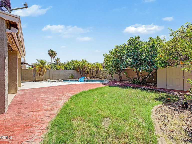 1015 E Irma Ln — Photo 42
