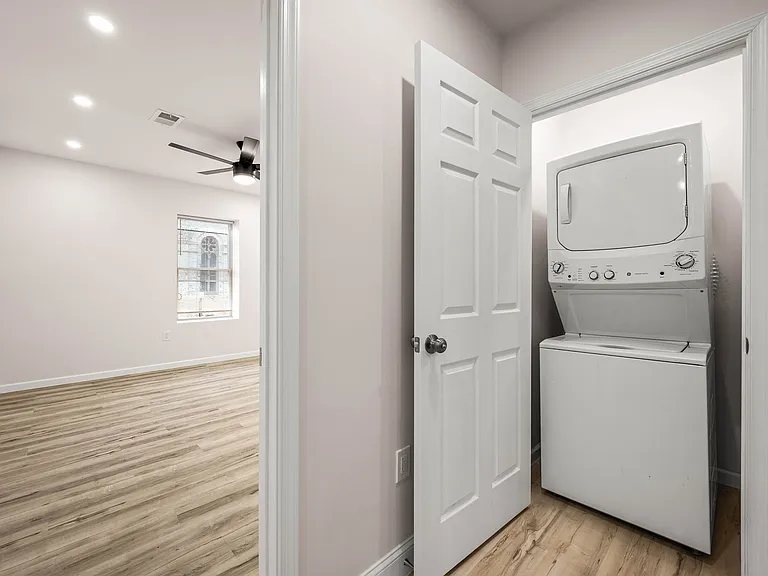 437-39 W Girard Ave #4 — Photo 14