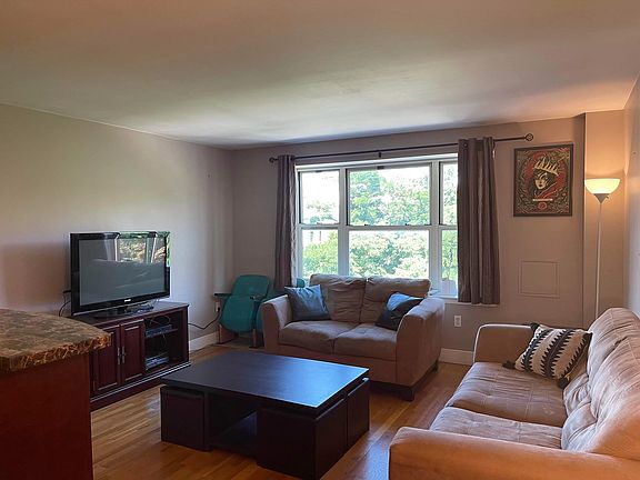 3rd image of 362 Saint Nicholas Ave APT 8A