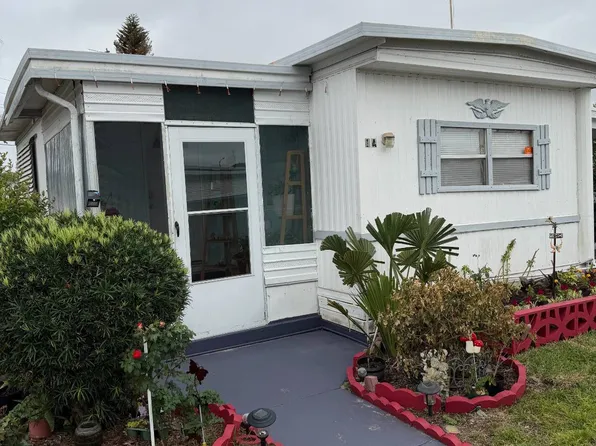 1A Holiday Pl, Tavares, FL 32778