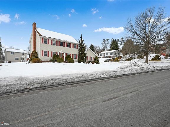 4th image of 19 Fox Hollow Rd