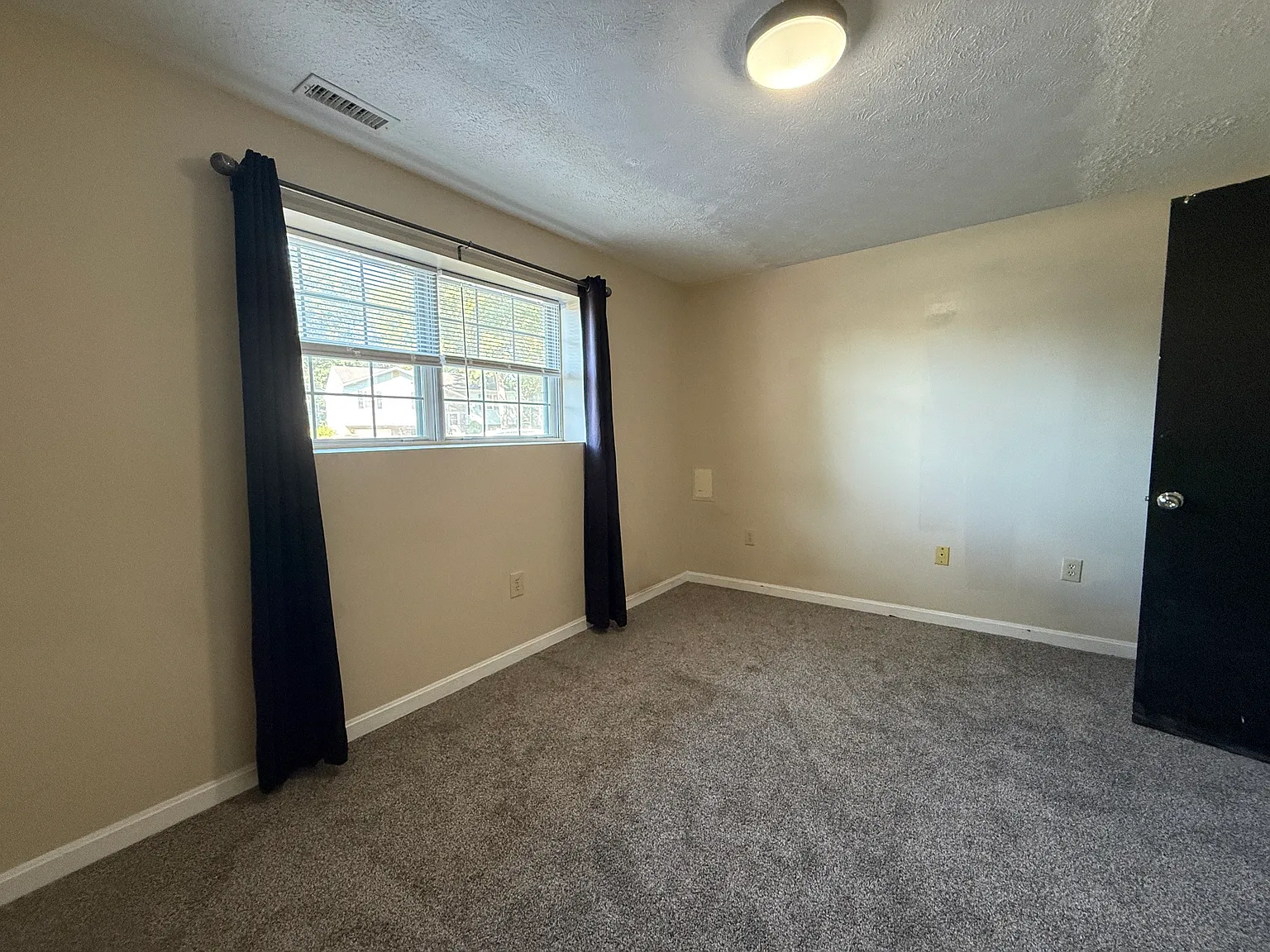 2 bed, 2092 sqft, $1,500 — Photo 3