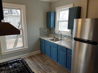 145 W 5th Ave, Roselle, NJ 07203