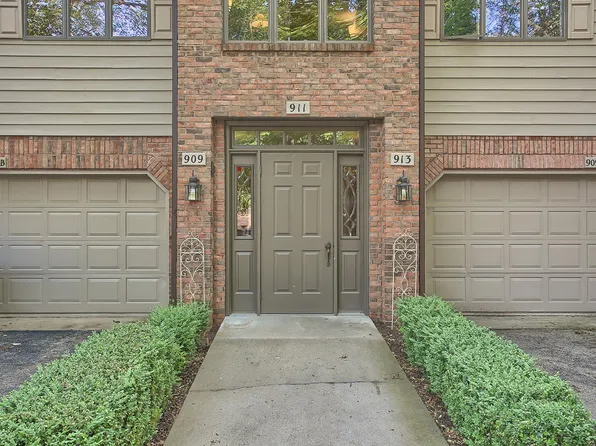 909B Cheshire Dr, Champaign, IL 61821