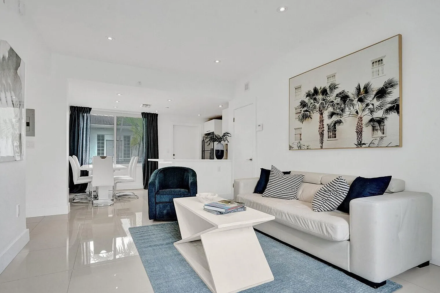 2 bed, 2.0 bath, 1001 sqft, $5,174 — Photo 3