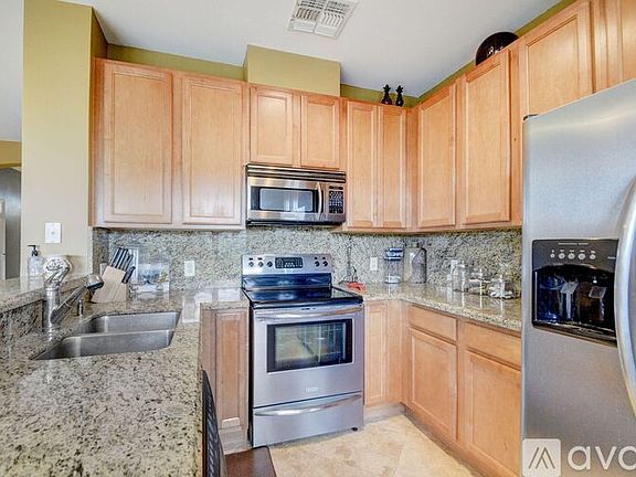 3rd image of 720 Via Villagio