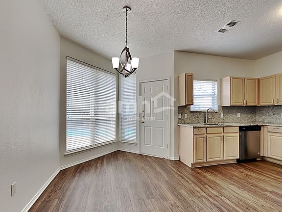 4th image of 3917 Periwinkle Dr