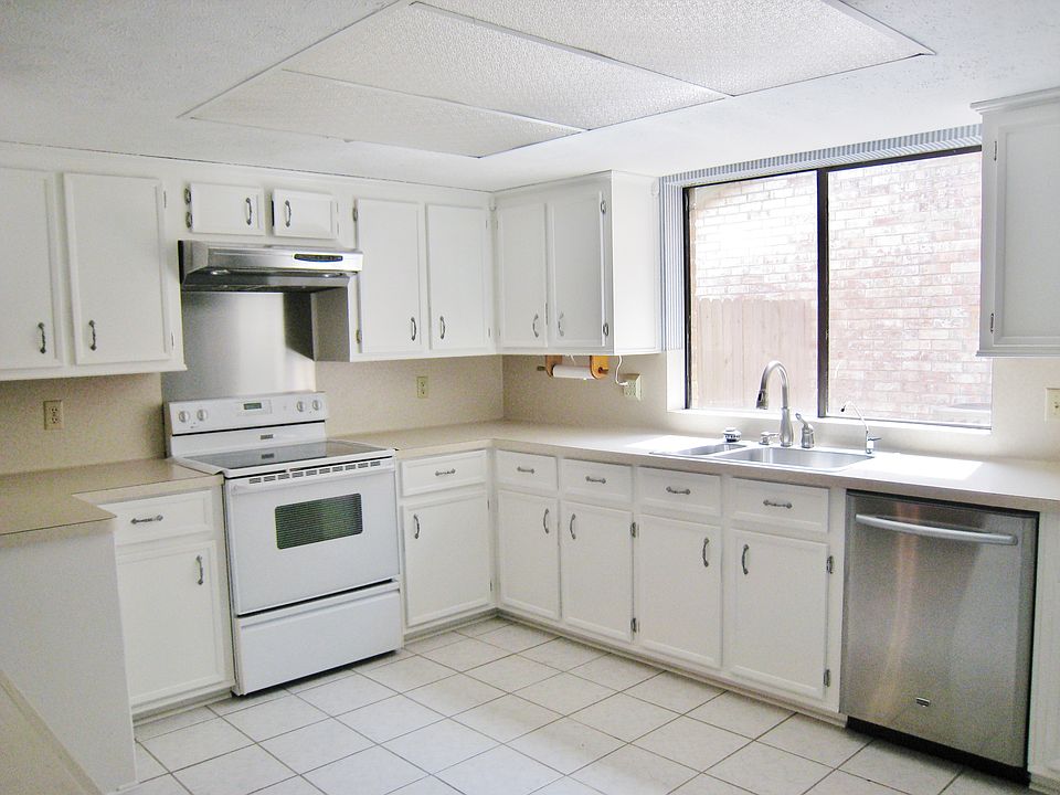 2nd image of 14426 Moorfield Dr