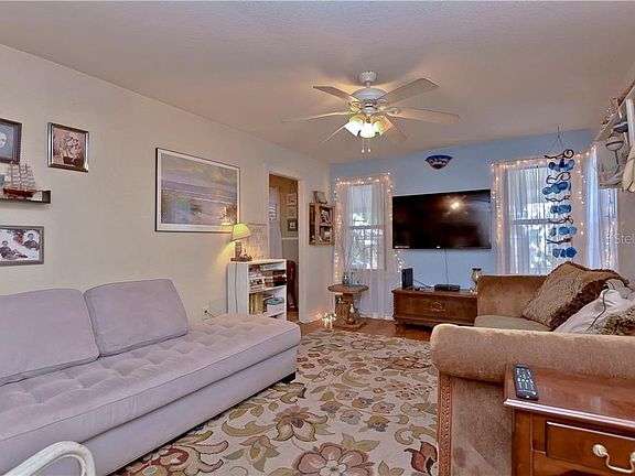 5th image of 1409 E North St