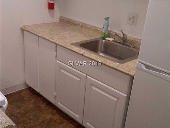 5th image of 1216 N Jones Blvd APT B