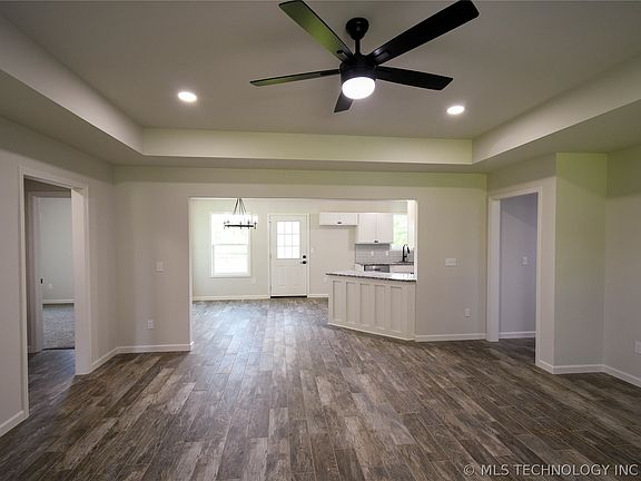 3rd image of 407 NW 9th St