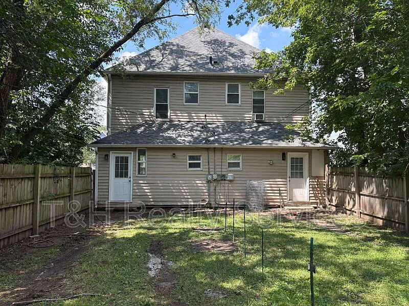 3 bed, 1.5 bath, 1472 sqft, $1,400 — Photo 3