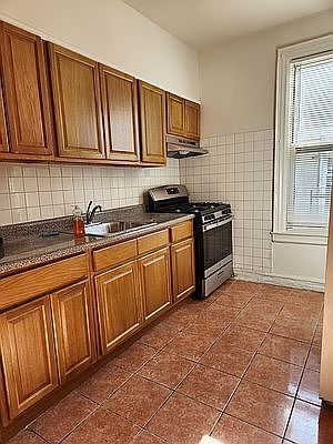 3rd image of 1312 Oakley St Floor 2
