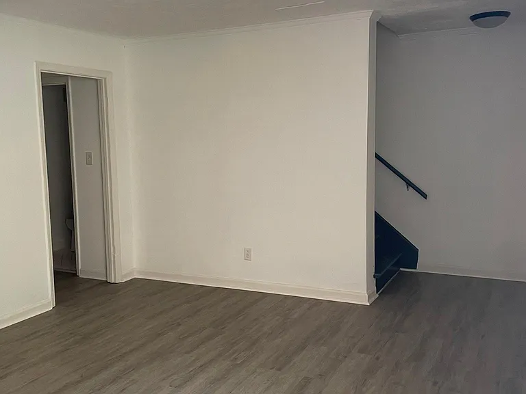 300 Winding River Dr #G — Photo 5