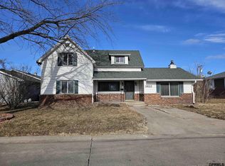 3822 17th St, Columbus, NE 68601