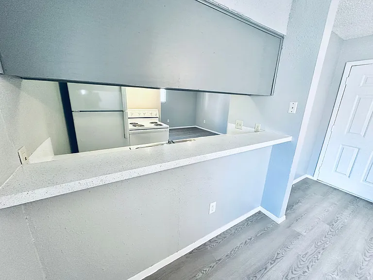 Awesome open Studio Apartments Close to Downtown — Photo 33