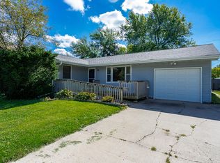 305 E Main St, Hills, IA 52235