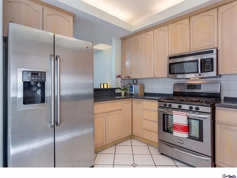 2469 Montrose Ave #E — Photo 11
